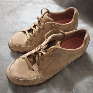 Skechers relax fit with memory foam woman's size 8.5 tan